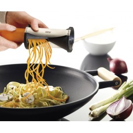 Taille spaghetti de légumes Spirelli de Gefu Cooktoy Phare sur M6